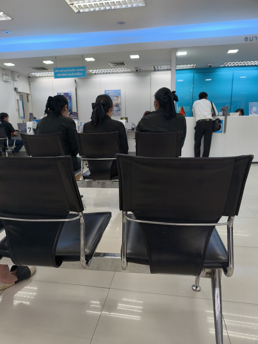 タイ国民は喪に服しています