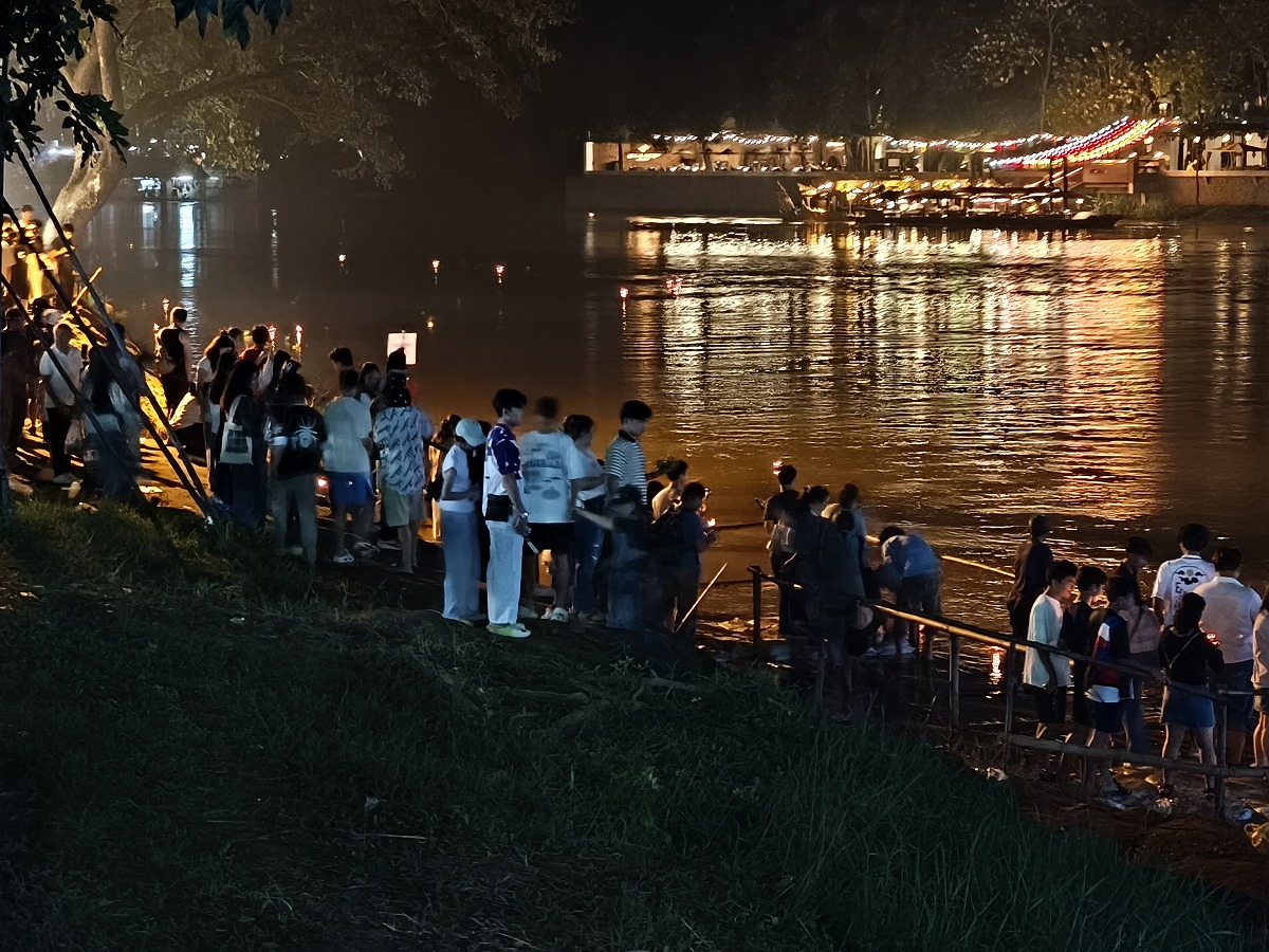 ロイクラトン祭を見学