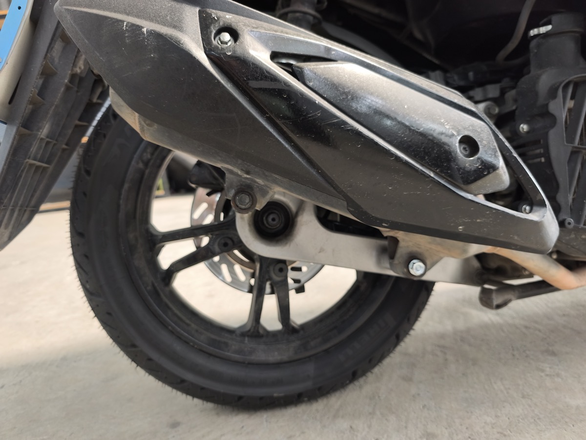 バイクのタイヤがパンク。